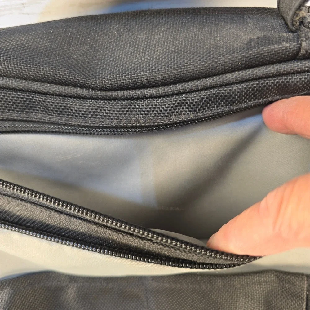 Oakley Vertical Messenger Bag Black Ballistic Nylon Laptop Travel Briefcase
